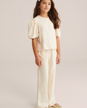 Bluză de la WE Fashion pe bej