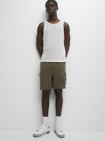 Pull&Bear Regular Shorts in Grün
