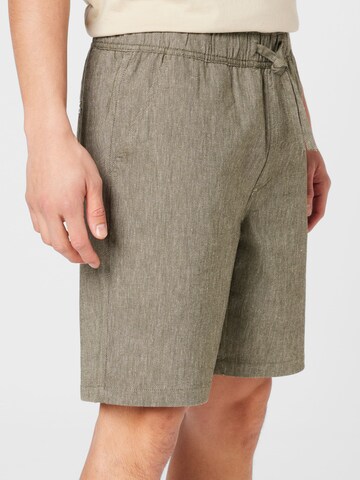 Casual Friday Regular Shorts 'Phelix' in Grün