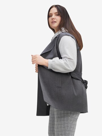 SHEEGO Vest in Grey