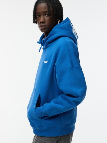 Sweat-shirt Pull&Bear en bleu : devant