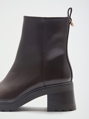 Lipsy Stiefelette in Braun