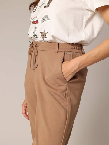 Regular Pantalon 'Vanida' Deeluxe en beige