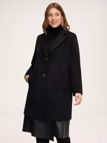Cappotto di mezza stagione di Fiorella Rubino in nero