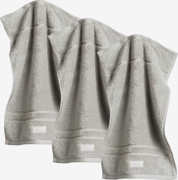 GANT Towel in Grey: front