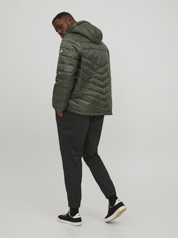 Jack & Jones Plus - Chaqueta de entretiempo 'Hero' en verde