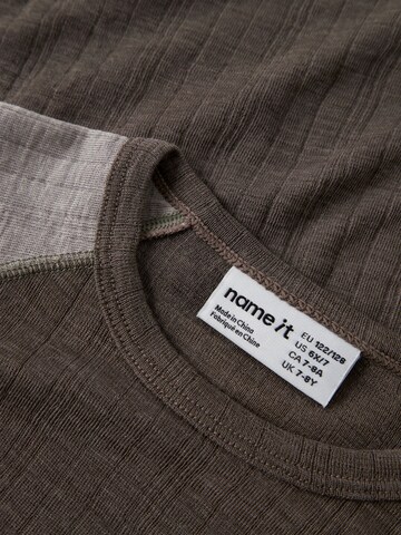 NAME IT - Camiseta en marrón