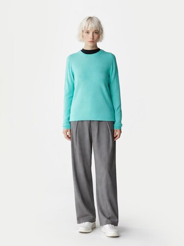 GOBI Cashmere Trui 'Women's Essential Cashmere Crewneck Sweater' in Blauw
