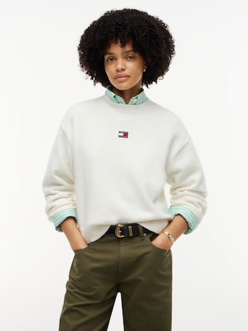 Tommy Jeans Sweater in White: front