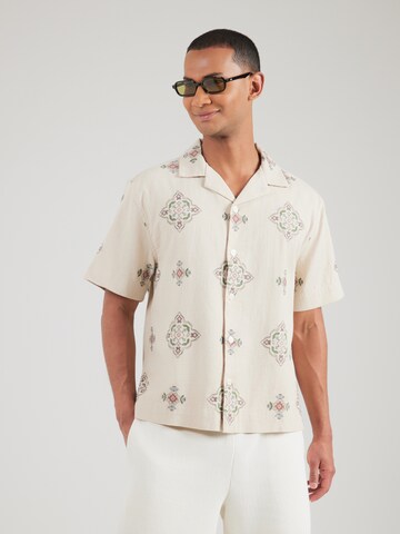 balta Abercrombie & Fitch Patogus modelis Marškiniai: priekis
