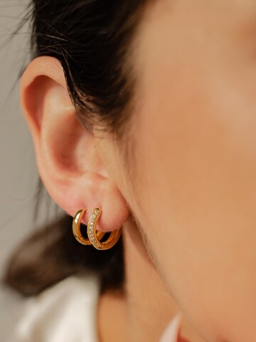 Hey Happiness - Pendientes 'Double Gemstone and Classic Band Hoop Set' en oro