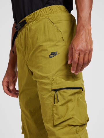 Nike Sportswear Tapered Cargobroek in Groen
