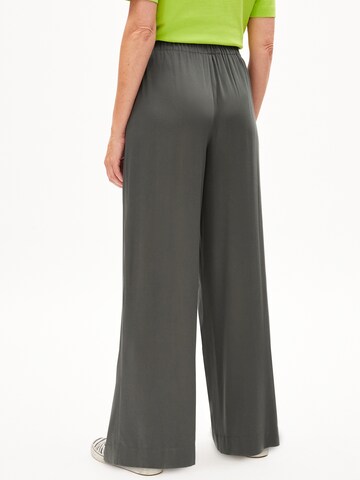 ARMEDANGELS Loose fit Trousers 'JONVAALIE' in Grey