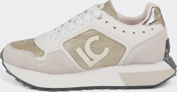 Sneaker low de la Lola Casademunt pe bej: față