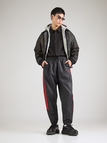 Nike Sportswear regular Παντελόνι σε μαύρο