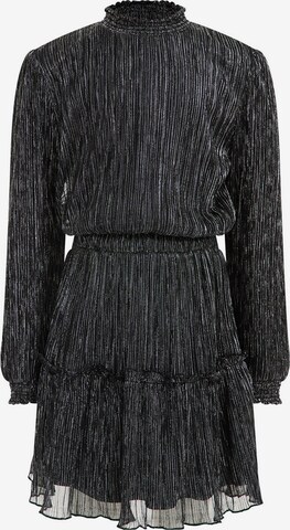 Rochie de la WE Fashion pe negru: față