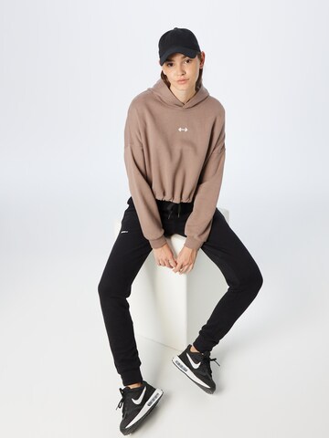 NEBBIA Athletic Sweatshirt in Brown