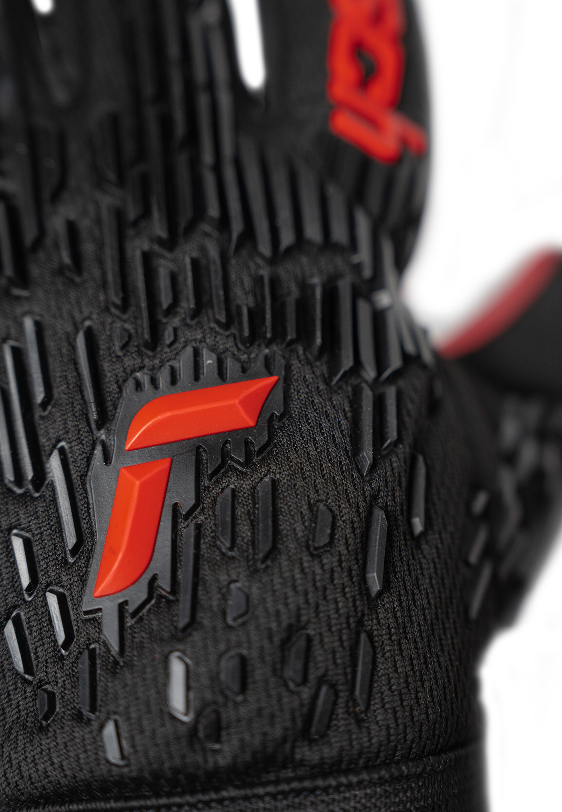 REUSCH Sporthandschoenen 'Attrakt Freegel Silver NC' in Rood