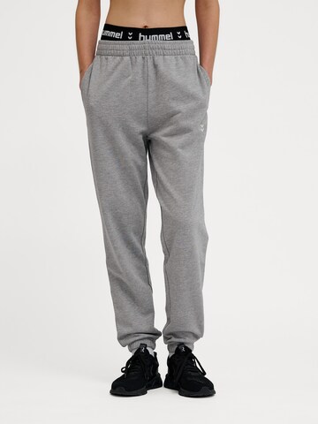 Hummel Tapered Sporthose 'Pulse' in Grau: Vorderseite