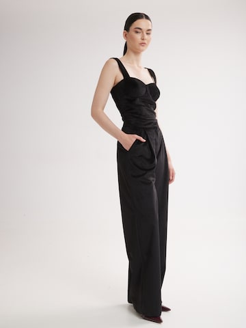 4TAILORS Topp 'Scarlet', värv must