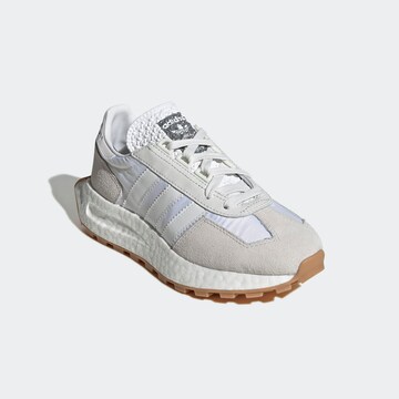 ADIDAS ORIGINALS Tennarit 'Retropy E5' värissä valkoinen