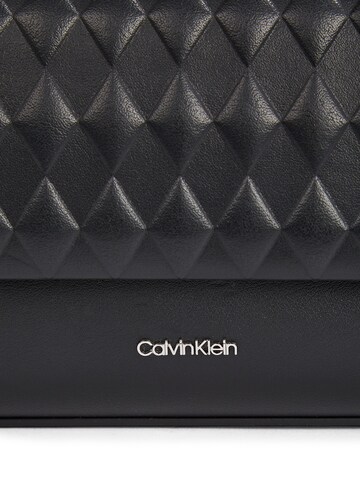 Calvin Klein Axelremsväska i svart