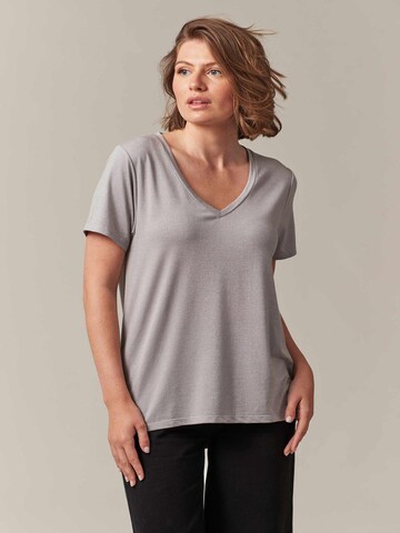 Deeluxe Shirt 'Glowy' in Grijs: voorkant