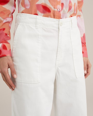 WE Fashion Loose fit Trousers in White