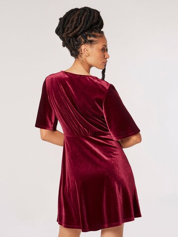 Robe ' ' Apricot en rouge