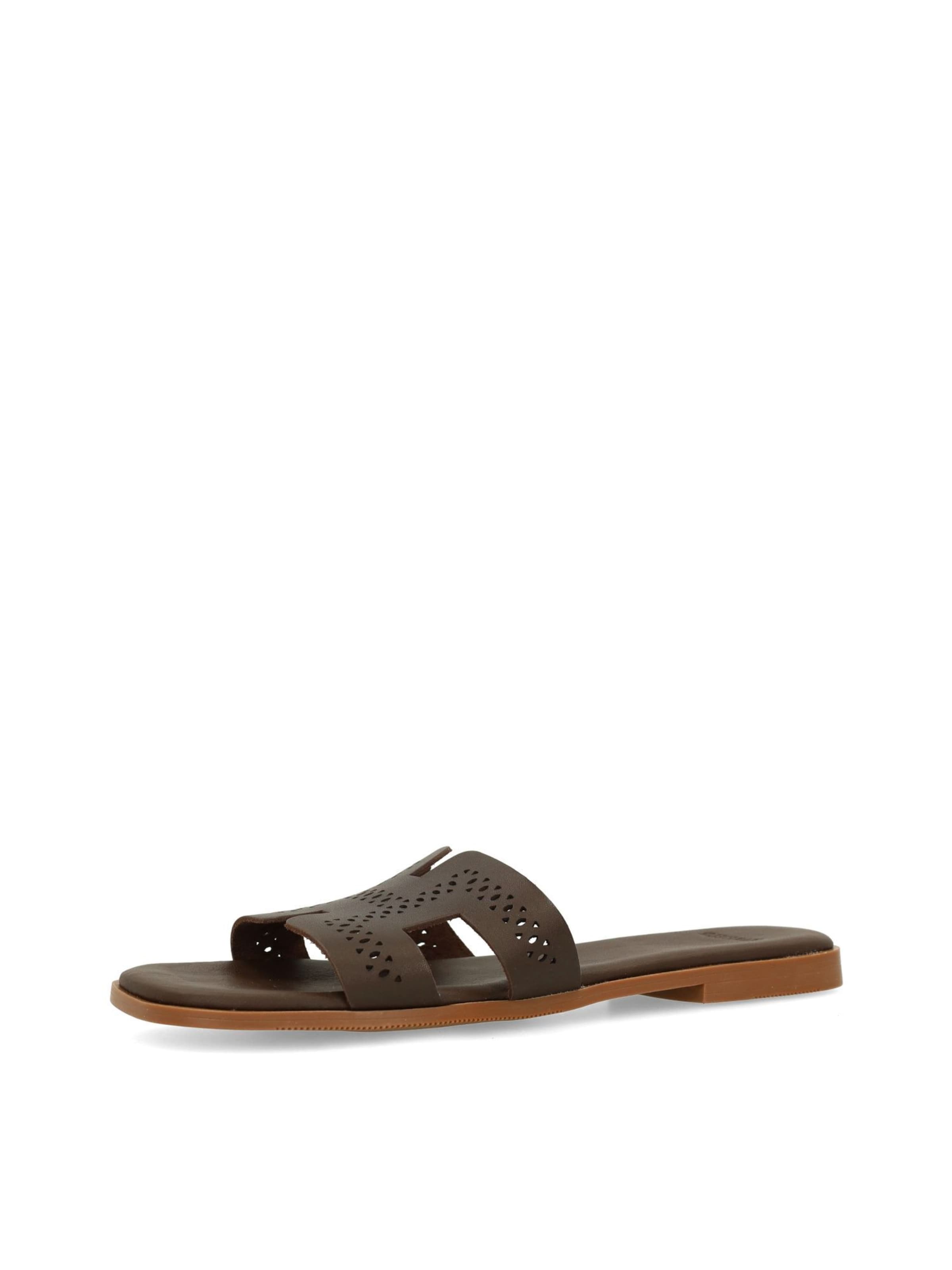 MANFIELD Sandals in Brown: front