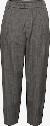Pantalon à pince 'Dori' Kaffe en gris : devant