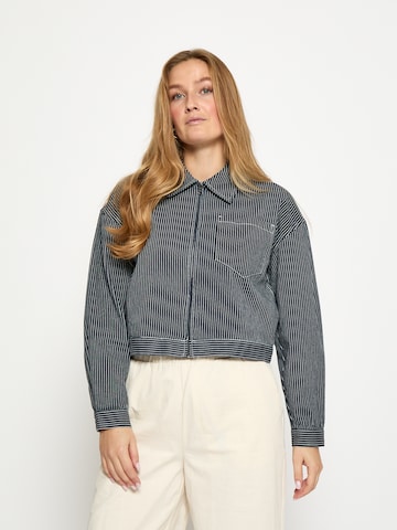 minus Välikausitakki 'Channi' värissä sininen: etupuoli