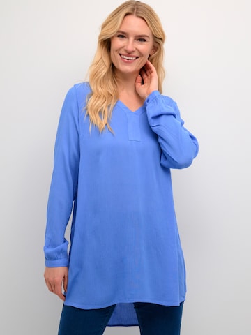 KAFFE CURVE Tunika 'Amber' in Blau: Vorderseite