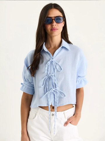 Camicia da donna di Bianco Lucci in blu: frontale