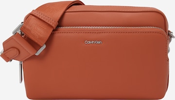 Calvin Klein Taška přes rameno – oranžová: přední strana