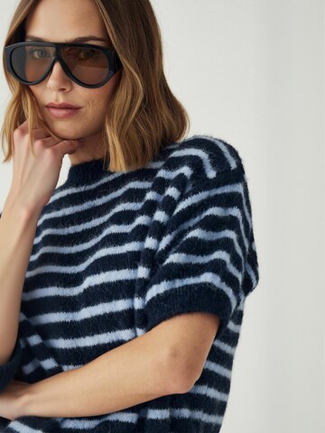 Noella Top ' N-Monikah ' in Blue