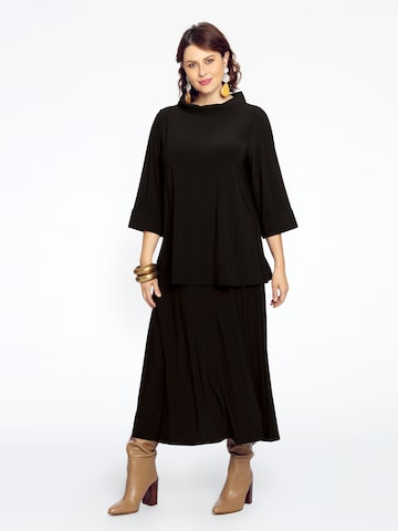 YOEK Skirt in Black