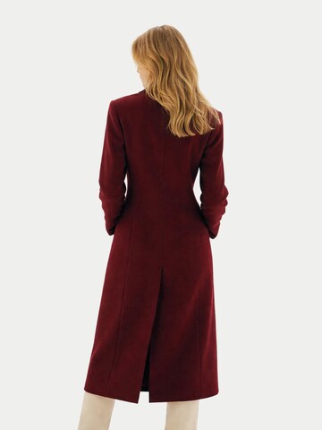 GOBI Cashmere Tussenmantel 'Double-Breasted Long Coat' in Rood