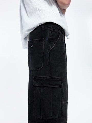 Loosefit Jeans cargo di Pull&Bear in nero