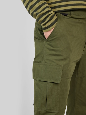 žalia MELAWEAR Standartinis Laisvo stiliaus kelnės 'RAJESH'