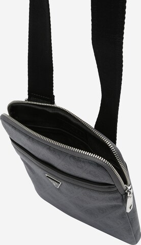 Sac à bandoulière 'Vezzola' GUESS en gris