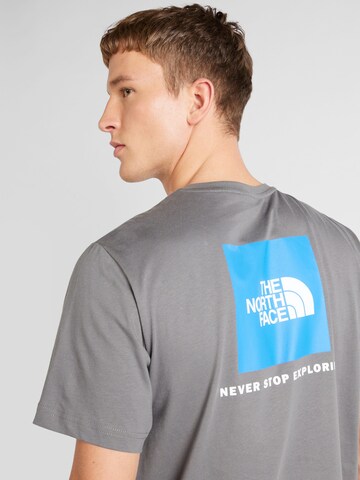T-Shirt 'REDBOX' THE NORTH FACE en gris