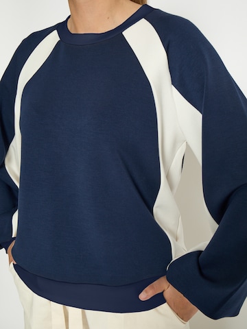 Sweat-shirt 'Dicette' Peppercorn en bleu