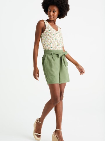 WE Fashion Loose fit Pleat-front trousers in Green