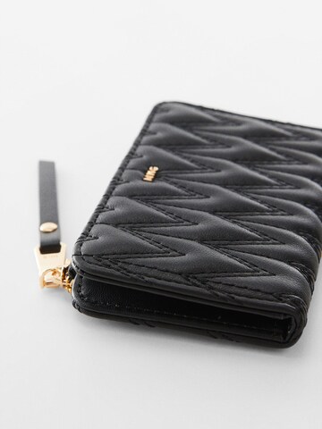 MANGO Wallet 'QUEENS' in Black