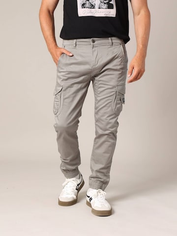 Deeluxe Tapered Cargohose 'Garden' in Grau: Vorderseite