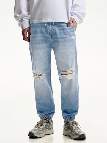 Tapered Jeans di Bershka in blu: frontale