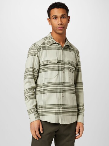 DRYKORN - Ajuste regular Camisa en verde: frente