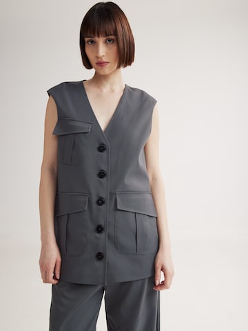 4TAILORS Liivi 'Carlo' värissä harmaa: etupuoli