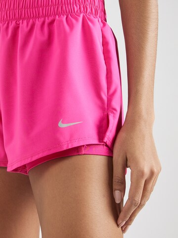 NIKE Regular Sporthose in Pink